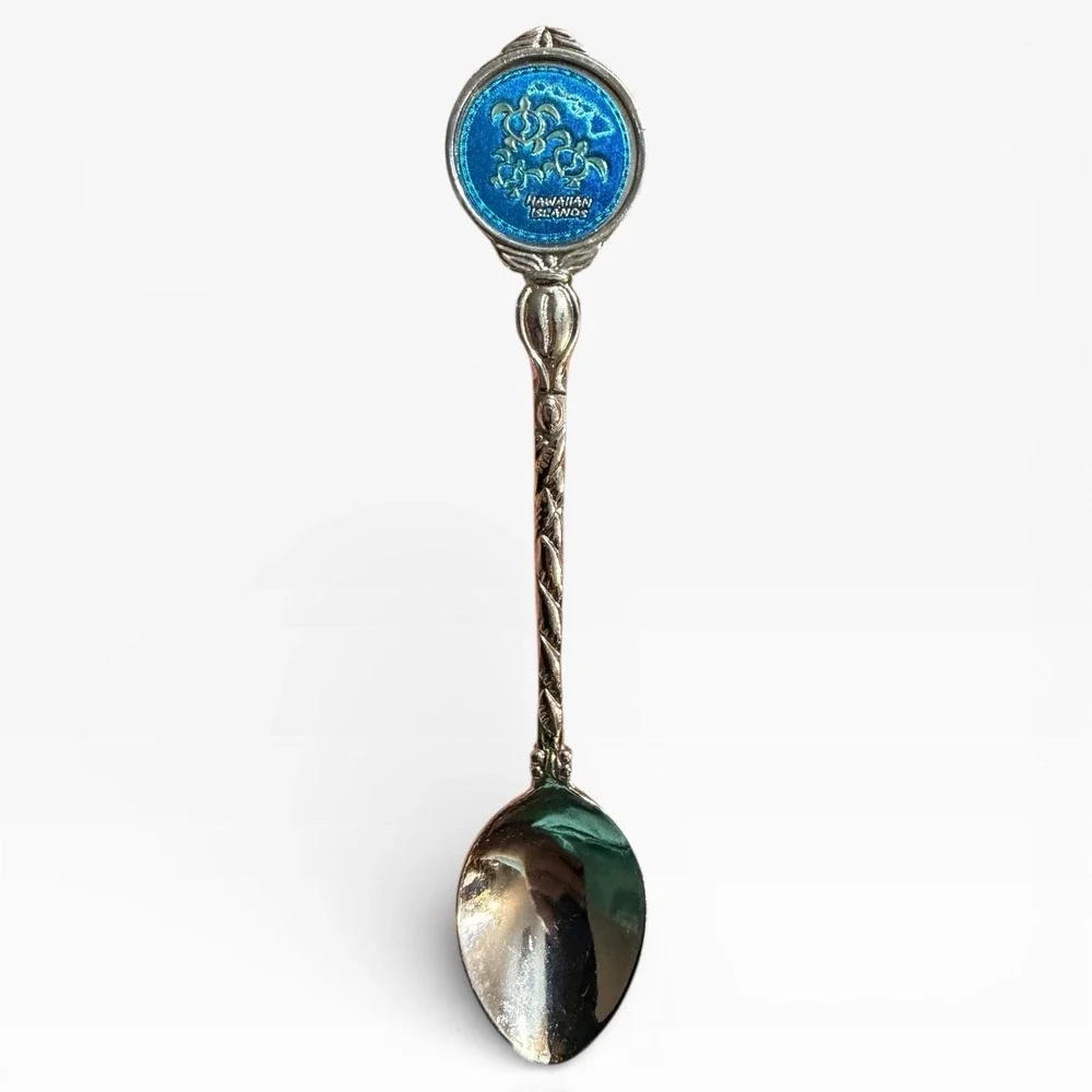 Lot of (2) Vintage Souvenir Collector‎ Spoons from Hawaii